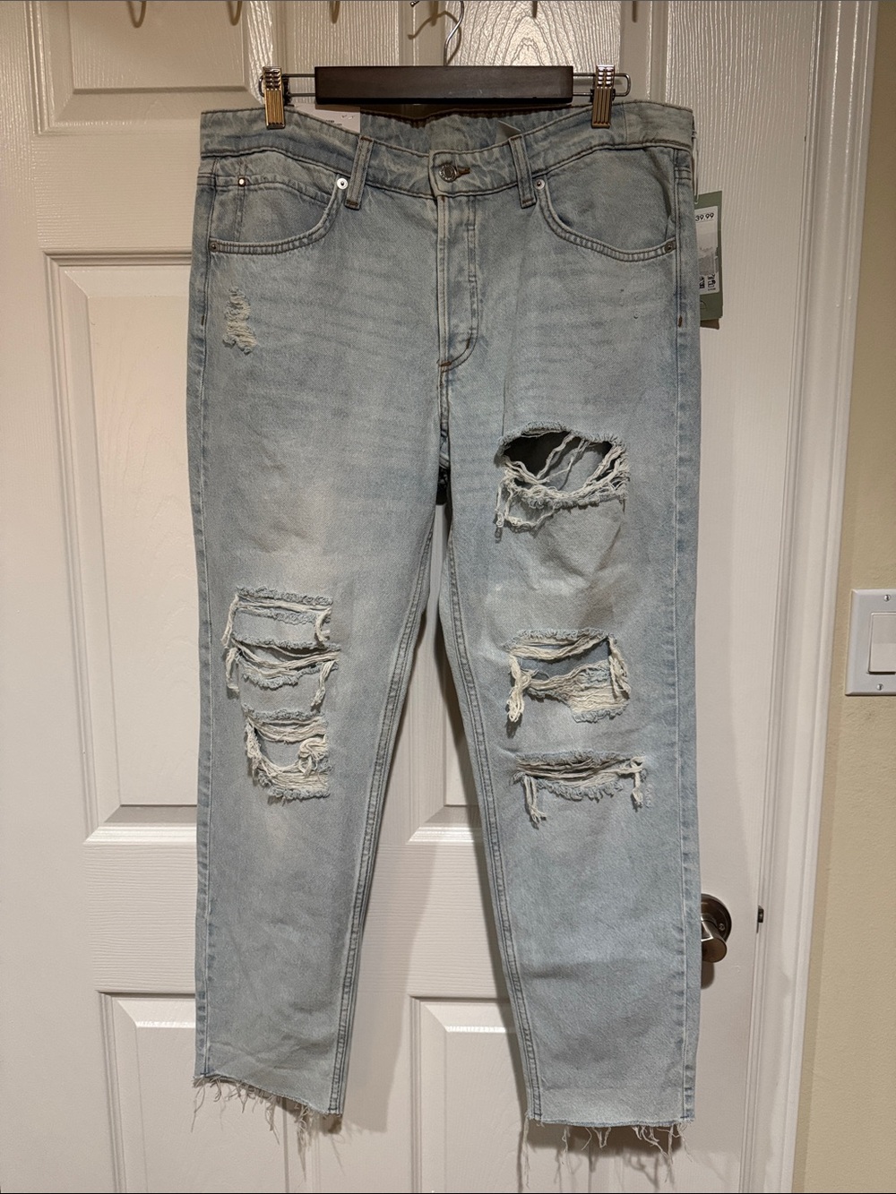 Distressed boyfriend jeans